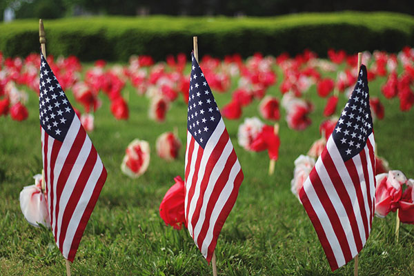 Americans Celebrate Memorial Day, US Vacationers Ignore Masks and Physical Distance
